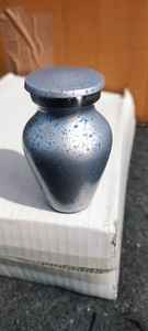 Urne funéraire en aluminium vert marbré, style américain, urne funéraire pour bébé, BRASSWORLD INDIA - Product Image 4