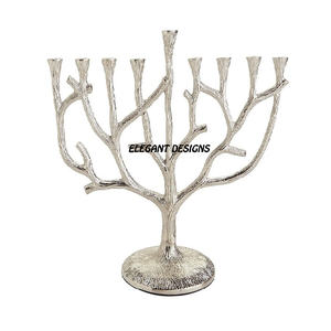 Menorah de table unique en laiton antique martelé en relief nouvellement élégant Menorah en laiton enduit de poudre noire personnalisée - Product Image 2