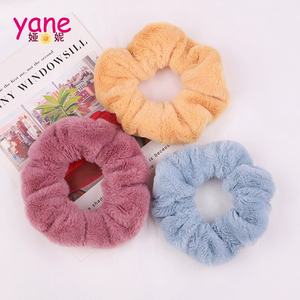 Vente en gros d'accessoires pour cheveux en peluche Style doux Tissu Chouchous pour cheveux Solide Elastique <span class=keywords><strong>Chouchou</strong></span> pour cheveux Fabricant - Product Image 1