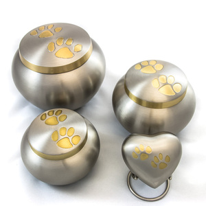 Urne pour animaux de compagnie cendres empreinte de patte urne pour animaux taille métal personnalisé en gros fournitures funéraires fabricant direct urne pour animal - Product Image 1
