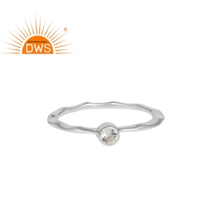 แหวนแต่งงานประดับพลอยโทแพซสีขาวทรงกลม ตัวเรือนเงินแท้ 925 แบบตอกลาย  ผู้ค้าส่งเครื่องประดับสั่งทำ - Product Image 1