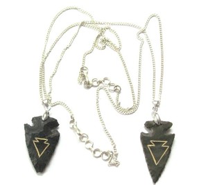 Collar de ágata de punta de flecha india de diseño elegante con flecha tallada para fiestas y bodas - Product Image 1