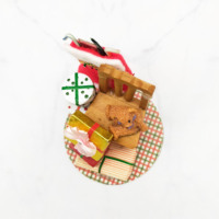 Maison de poupée miniature artisanale asiatique 1/12, accessoires DIY, chaussettes de Noël, paquet cadeau, dôme ours en peluche avec base 94x69mm