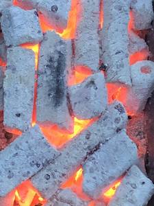 Briquetas de Carbón para Barbacoa Estilo Japonés, Grado A+, Máxima Carbonización, Aserrín de Madera Dura, Ecológicas, Duración de 4-6 Horas, Color Negro Natural - Product Image 3