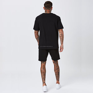 Ensemble assorti T-shirt et short pour hommes et femmes, avec pointes métalliques argentées, personnalisable, pour couples, en rose. - Product Image 6