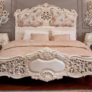 Juego de Dormitorio de Madera de Lujo Clásico Italiano con Almacenamiento para Apartamento - Product Image 1