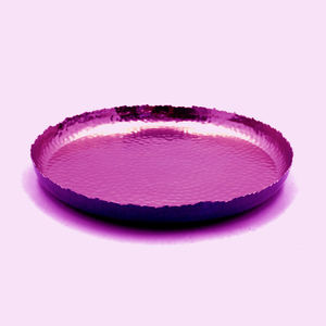 Assiettes de service rondes en aluminium plaqué laiton de couleur pourpre et design moderne les plus vendues - Product Image 1