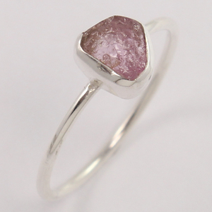 Tendance Grossiste Bague Toutes Les Tailles Allemandes Lunette Ensemble Naturel ROSE TOURMALINE 925 Bagues En Argent Sterling Bijoux De Gemmes Brutes - Product Image 1