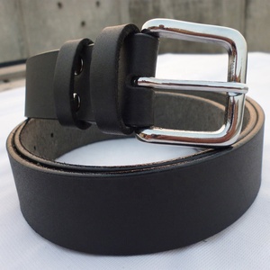 Cinturones de cuero al por mayor de último diseño para hombre, con logo personalizado impreso, precio económico, hechos en Pakistán. - Product Image 2