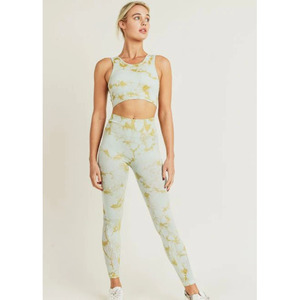 เสื้อชั้นในเล่นกีฬา,แบบไร้รอยต่อมัดย้อมมีรูสีเขียว - Product Image 1