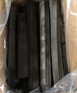 Charbon de bois de sciure de bois dur blanc et noir à combustion longue pour barbecue et chauffage Produit à prix compétitif - Product Image 1