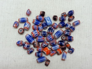 Custom Made Mini Triangle Glass <b>Beads</b> in Size 5mm to 10mm Black <b>Color</b> for Jewelry Making - Product Image 2