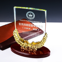Fournisseur d'usine Pujiang : Bouclier de trophée en bois pas cher avec gravure laser personnalisée en cristal, texte ou inscriptions pour le golf et les sports