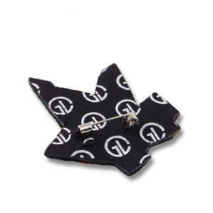 Broche en soie indienne brodée à la main, badge créatif amusant et simple en forme de hirondelle - Product Image 2