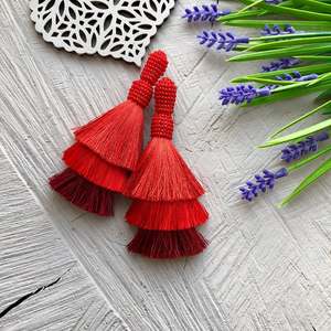 Pendientes de borlas escalonadas rojos para damas de honor Hechos a mano Happiness - Product Image 1