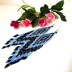 Pendientes largos con cuentas Creaciones hechas a mano - Product Image 1