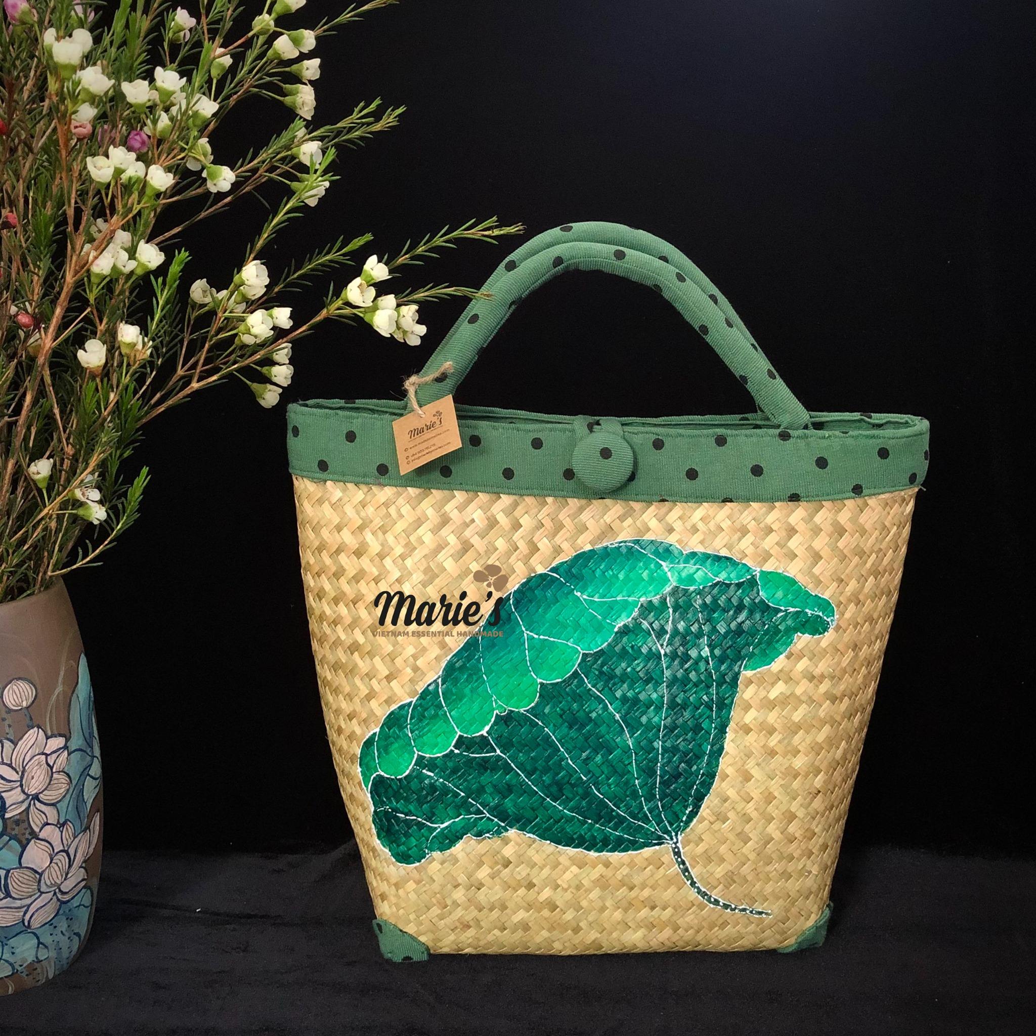 Natural color and drawing lotus leaf motif