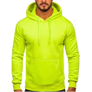 Sweat à capuche pull-over avec logo personnalisé de haute qualité pour hommes en coton polyester OEM conçu pour la saison d'hiver Techniques de teinture unie - Product Image 1