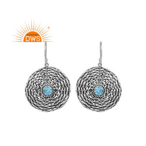 Pendientes de diseñador con diseño de disco tejido, hechos a mano, de plata de ley oxidada con topacio azul, fabricante de joyería - Product Image 1