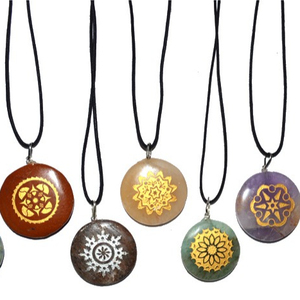 Colgante de disco de Chakra grabado tradicional, el mejor valor de los colgantes de disco - Product Image 1