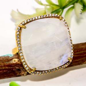 Pendientes de Mujer con Piedras Preciosas de Piedra Lunar Arcoíris Blanca Gruesa, Chapados en Oro, Hechos a Mano, de Plata 925, para Bodas y Fiestas - Product Image 2