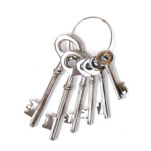 Llavero de Hierro con Acabado Plateado Antiguo con Anillo para Llaves en Venta, Estilo Vintage, Fabricantes de Llaveros Antiguos de la India - Product Image 5