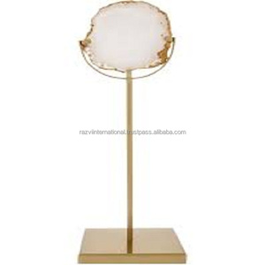 Premium Stand en métal doré avec sculpture de fantaisie en marbre agate Catégorie Produit - Product Image 1