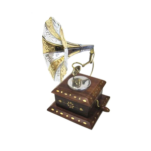 Latón Vintage Musical gramófono hecho con latón y madera decorativa Mini gramófono en precio al por mayor - Product Image 1