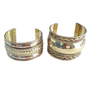 กำไลข้อมือทองเหลืองและทองแดงสองแบบ ขัดเงาแบบกระจก กำไลโลหะขัดเงาและกำไลข้อมือสไตล์อินเดีย - Product Image 1