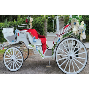 Charrette à chevaux victorienne blanche à quatre roues, calèche à chevaux, calèche à chevaux britannique, calèche à chevaux de mariage - Product Image 1