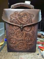 Portefeuilles, sacs à main et sacs en cuir beige faits sur mesure, sculptés à la main, en cuir véritable avec des motifs sculptés complexes