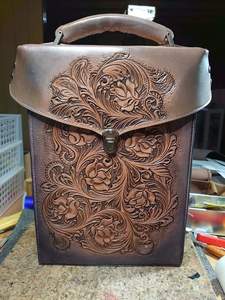 กระเป๋าคลัทช์สีเบจสั่งทำพิเศษ กระเป๋าสตางค์หนังแกะสลักด้วยมือ กระเป๋าถือ และกระเป๋าต่างๆ ทำจากหนังแท้พร้อมลวดลายแกะสลักอย่างประณีต - Product Image 4