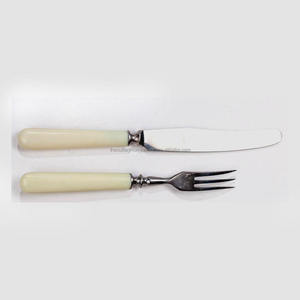 Juego de cubiertos con acabado dorado de acero inoxidable ecológico, cubiertos hechos a mano con mango de resina, vajilla sostenible económica - Product Image 2