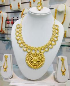 สร้อยข้อมือประดับหัวใจสไตล์วินเทจ18กะรัตเครื่องประดับอัลลอยสีทองดีไซน์ใหม่สำหรับงานแต่งงาน - Product Image 3