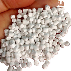 เม็ดพลาสติกผสมสารเติมแต่ง PE สีขาว ผลิตโดย CPI ใช้สาร CaCO3 สำหรับงานขึ้นรูปท่อ HDPE เกรดสำหรับฟิล์มเกษตรและถุง ได้รับมาตรฐาน ISO 9001 - Product Image 1