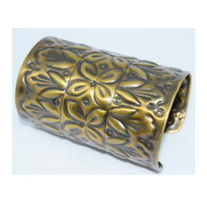 2027 Conjunto de Joyería Hecho a Mano para Mujer, Estilo Antiguo Martillado, Brazalete de Latón Pesado de Moda, Talla Ajustable, Diseño de Brazalete Cortado con Láser, Hecho en India - Product Image 4