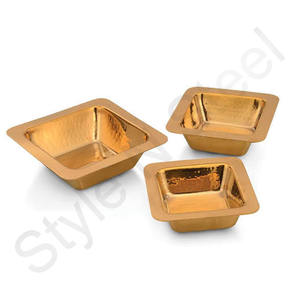 Bol de service carré martelé de couleur or en acier inoxydable écologique facile à nettoyer et à entretenir - Product Image 1