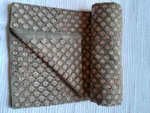 ผ้าฝ้ายคุณภาพสูงพิมพ์ลายบล็อก ขายเป็นเมตร สำหรับตัดเย็บเสื้อผ้า กระเป๋า และเครื่องนอน ออกแบบใหม่ ผ้าดิบอเนกประสงค์ - Product Image 2