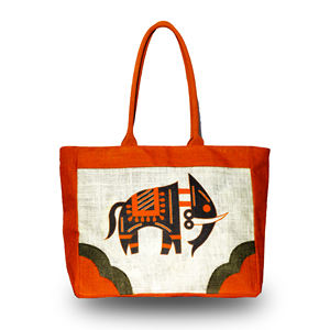 Bolso de playa de yute con diseño de parte superior redondeada y cónica, estampado personalizado, asa de hombro larga de cuerda resistente y cierre de cremallera - Product Image 2