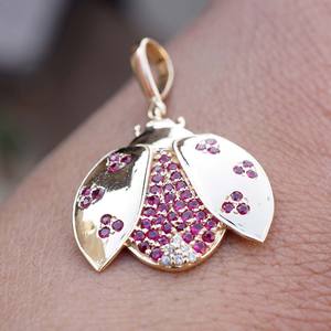 Pendentif Coccinelle en Or Jaune 14 carats avec Diamants et Rubis Véritables, Bijoux Fins en Gros - Product Image 4