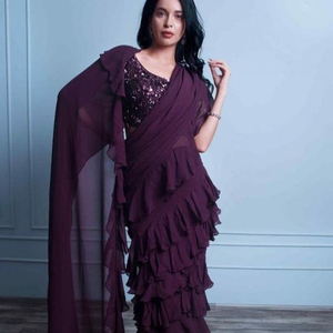 Sari con volantes de diseño personalizado con bonita silueta elaborado para la comodidad de todo tipo de clima y looks de celebración personalizados - Product Image 1