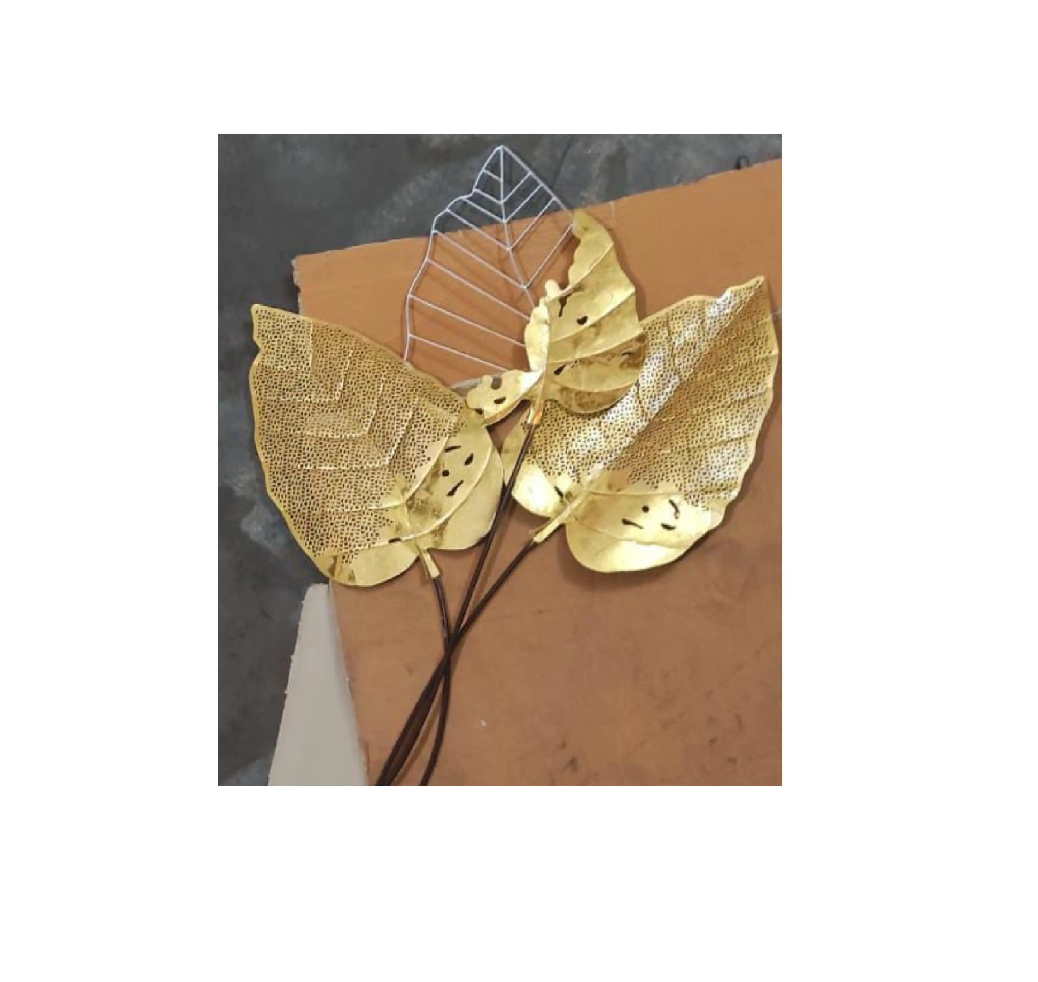 반짝이는 갈색 분말 코팅 마감 및 꽃 디자인 잎 모양의 금속 벽 예술 가정 장식 및 거실
