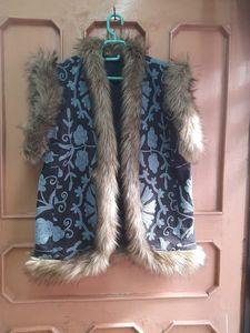 Suzani Afghani-Chaqueta bordada con detalles de piel - Product Image 3