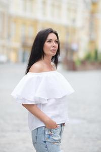 Vestido de Lino 100% Ecológico para Mujer, Estilo A-Line con Volantes, Color Blanco Sólido, Mini, de Verano, con Hombros Descubiertos, Formal, en Oferta - Product Image 3