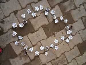 Guirnalda de corazón sagrado de metal para uso decorativo - Product Image 2