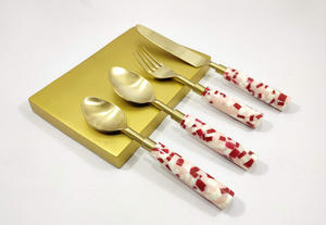 ชุดช้อนส้อมยุโรปทองเหลืองโบราณ,มีดโลหะหรูหราพร้อมที่จับเรซินชุด4ชิ้นสั่งทำได้ตามต้องการ - Product Image 3