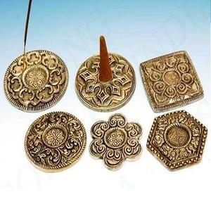 Brûleur d'encens artisanal Calvin en bois de santal à 5 trous, avec cendrier amovible, pour usage religieux, saison printanière, encens indien - Product Image 2