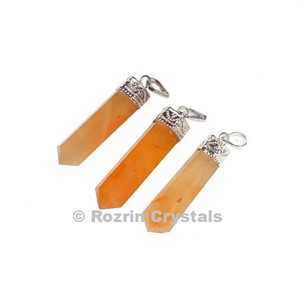 Colgante de lápiz con capuchón de aventurina melocotón, tallado y grabado, imitación antigua, coleccionable de arte - Product Image 1