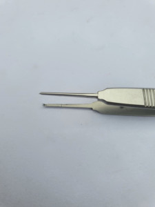 Pinzas irlandesas Instrumento quirúrgico de ojo y Garganta de acero manual recto de 4 \" - Product Image 5