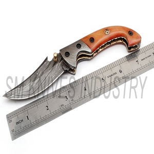 มีดดามัสกัสทำด้วยมือสีดำที่กำหนดเองอูฐจับกระดูกสวยงามซับล็อคมีดพับ (Smk1242) - Product Image 5